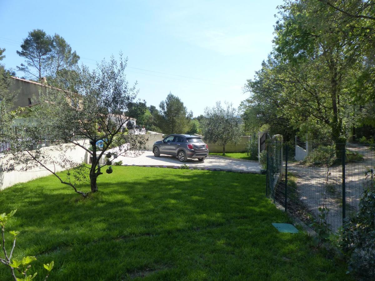 Cabane Dans Les Arbres "La Kaz Aux Cigales" Cuers Exterior foto